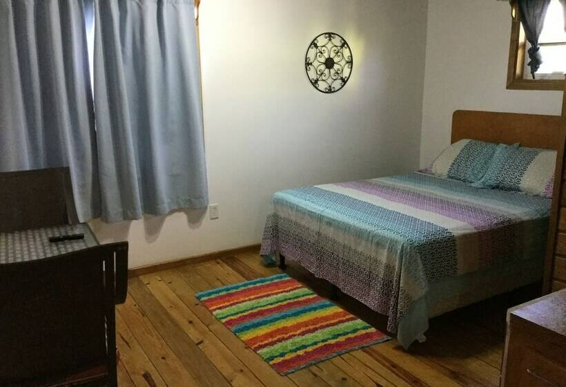 استودیوی استاندارد با تخت دو نفره بزرگ, Guava Grove Resort & Villas