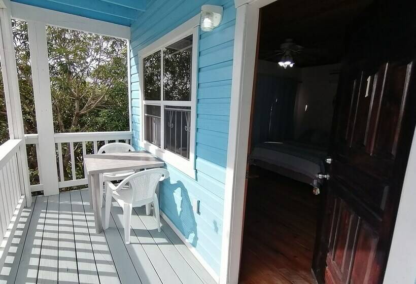 استودیوی استاندارد با تخت دو نفره بزرگ, Guava Grove Resort & Villas