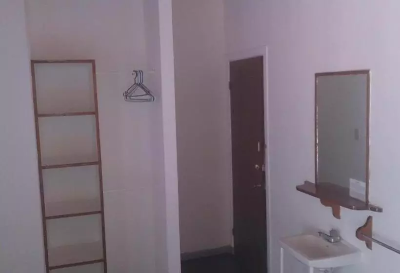 バスルーム共有のトリプルスタンダード, Casa Del Mar
