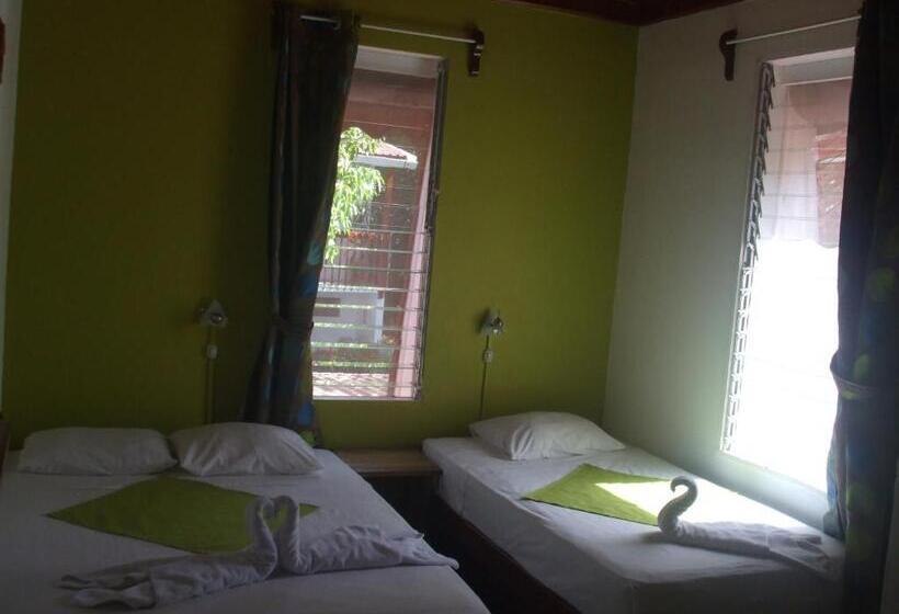 غرفة قياسية ثلاثية حمام مشترك, Casa Del Mar