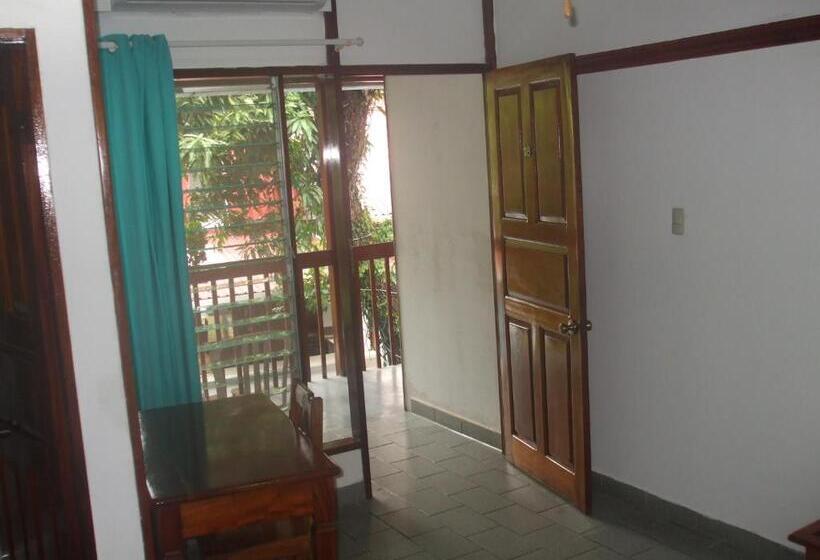 غرفة قياسية ثلاثية, Casa Del Mar