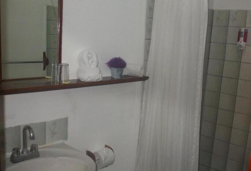 غرفة قياسية ثلاثية, Casa Del Mar