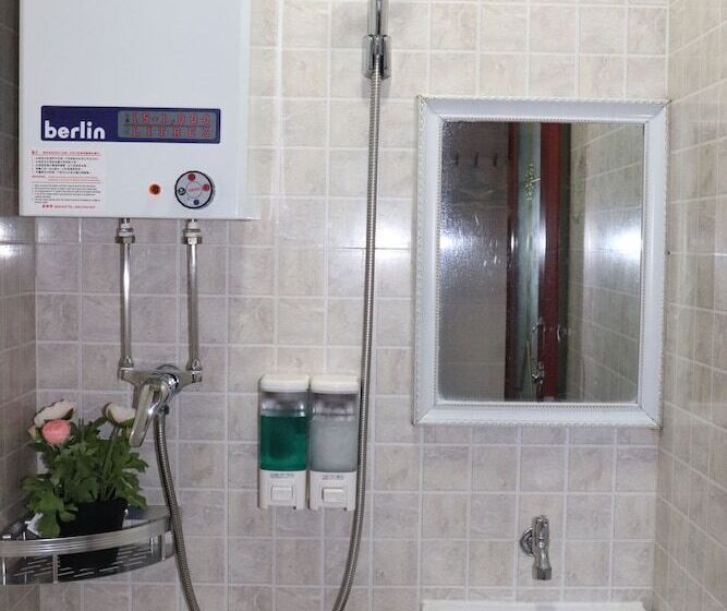 اتاق لوکس سه تخته, Cebu Inn