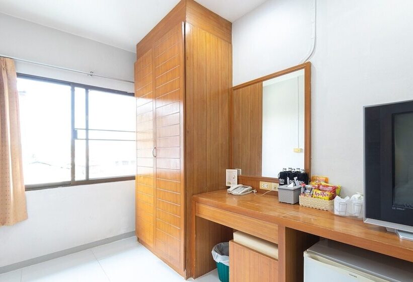Quarto Deluxe, Bed By Tha Pra Sha Plus