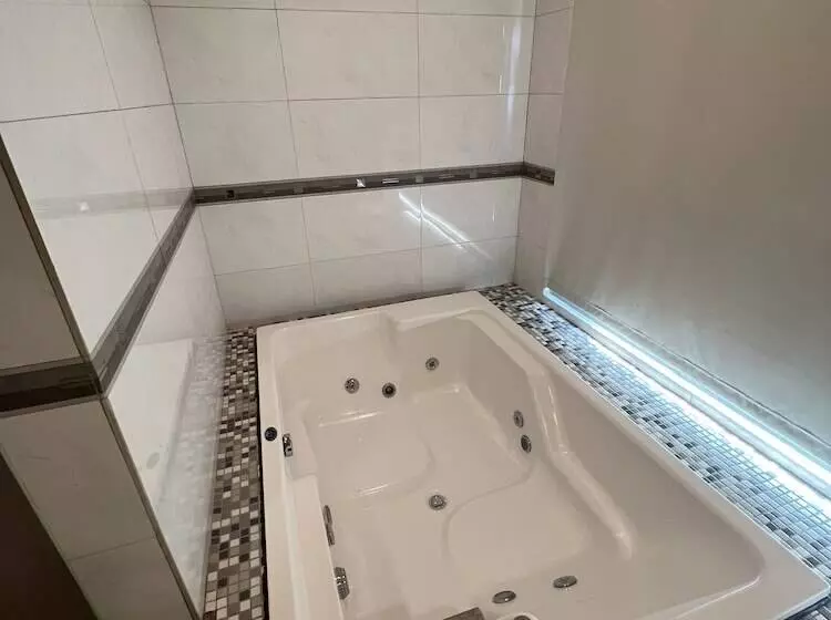 اتاق استاندارد, Charming Motel