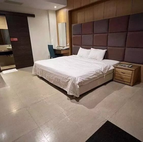 اتاق کلاس بیزنس, Charming Motel