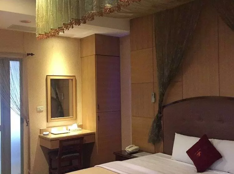اتاق کلاس بیزنس, Charming Motel