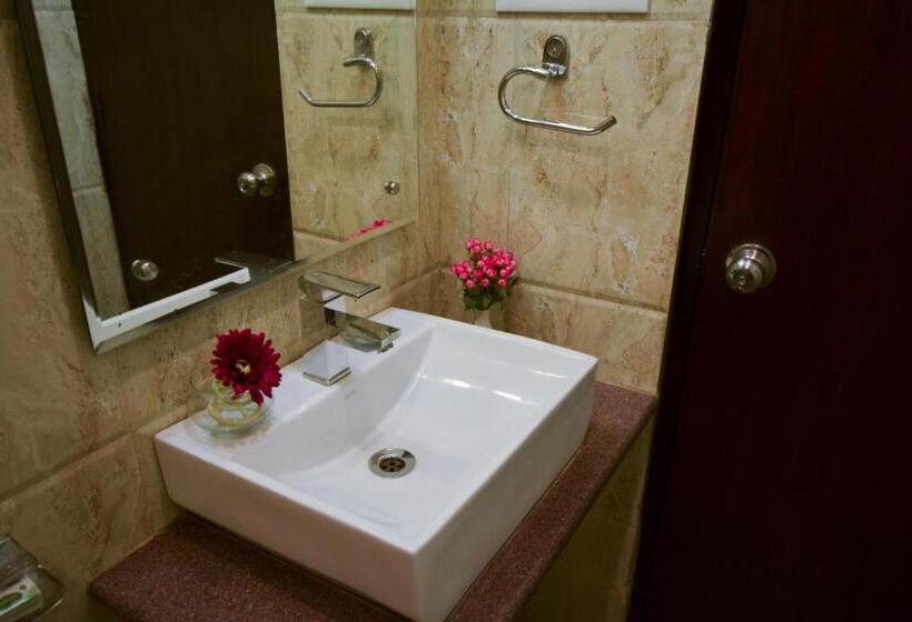 Chambre Triple Deluxe, Central Residency