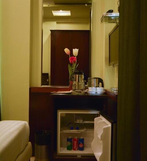 Chambre Triple Deluxe, Central Residency