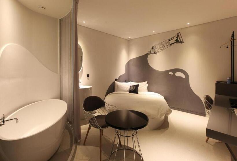 Quarto Deluxe, Sota Stay Gundae