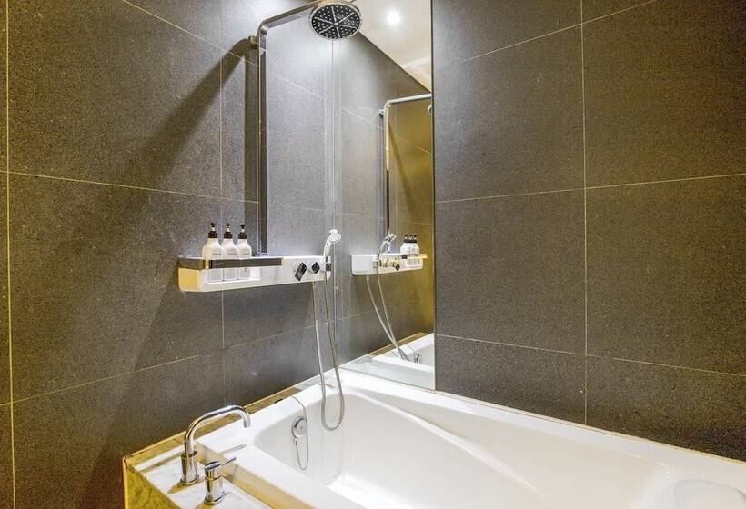 Quarto Deluxe, Sota Stay Gundae