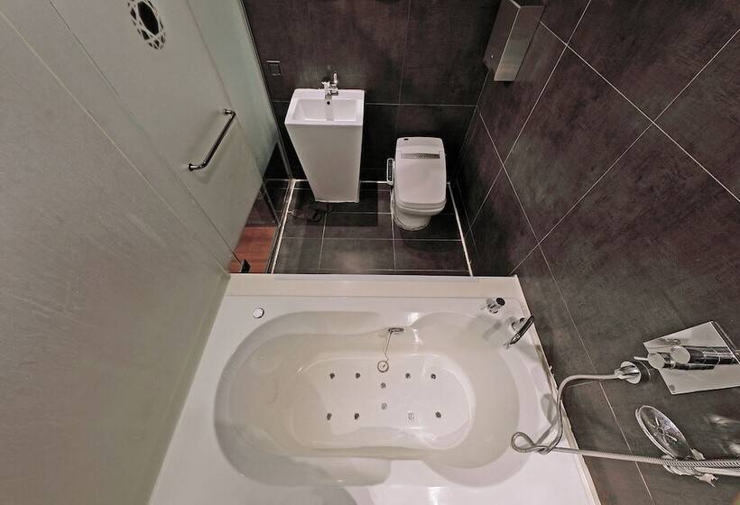 Quarto Deluxe, Sota Stay Gundae