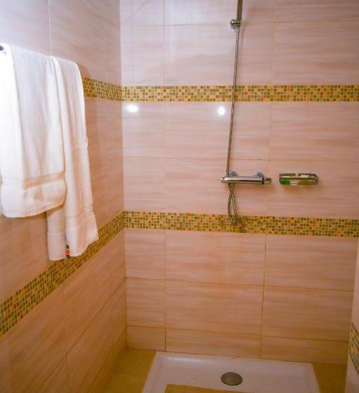 سوئیت با تخت بزرگ, Hôtel Palm Club