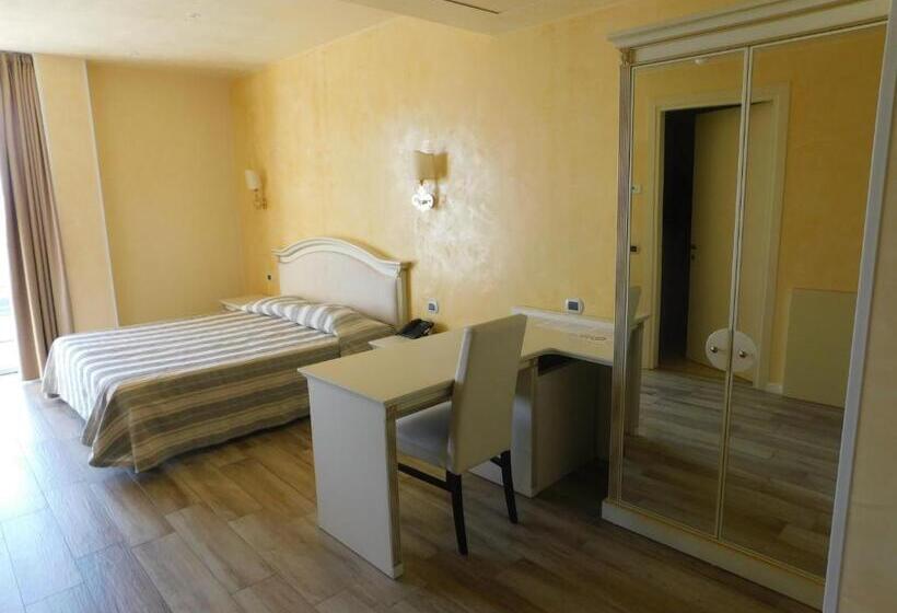 발코니가 있는 4인용 스탠다드 룸, Palace Hotel & Spa La Conchiglia D  Oro