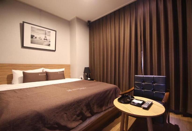 스탠다드 룸, The May