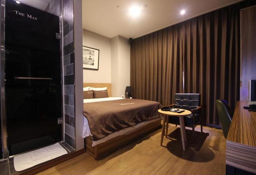 스탠다드 룸, The May