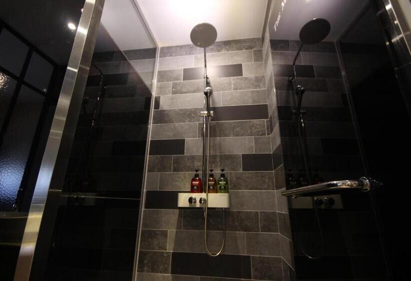 스탠다드 룸, The May