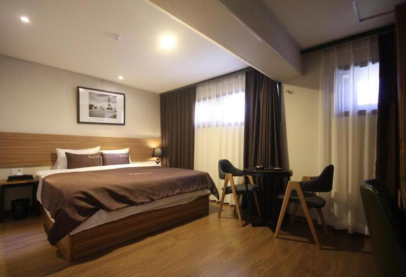 스탠다드 룸, The May