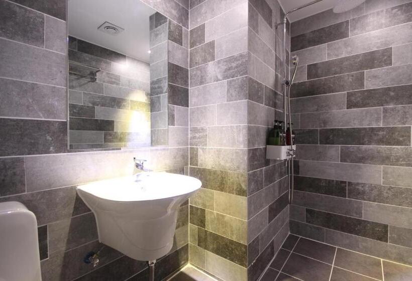 스탠다드 룸, The May