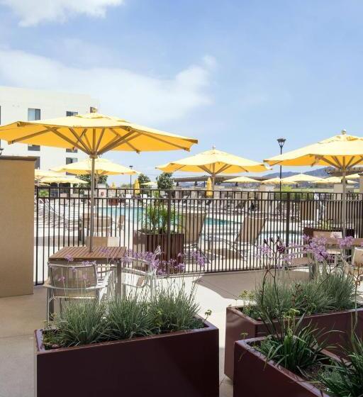 标准工作室带泳池景, Springhill Suites By Marriott Los Angeles Burbank/downtown