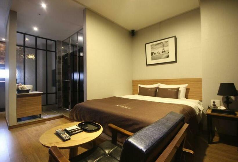 스탠다드 룸, The May