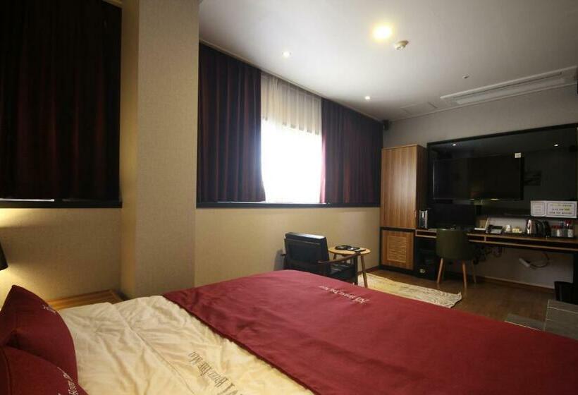 스탠다드 룸, The May