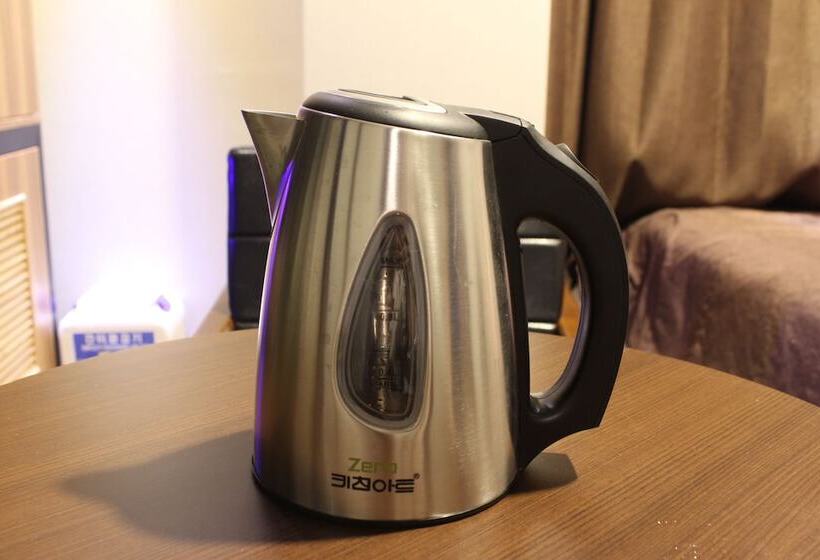 스탠다드 룸, The May