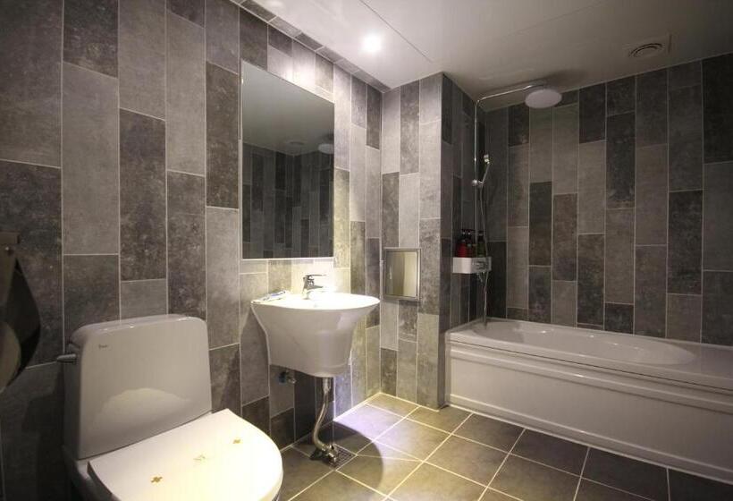 스탠다드 룸, The May