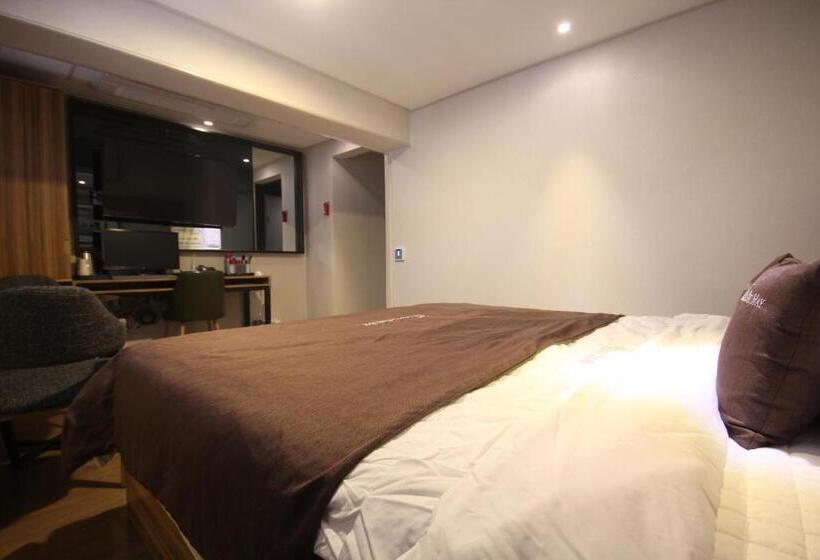 스탠다드 룸, The May