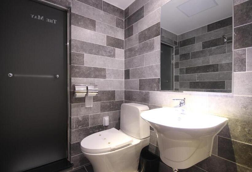 스탠다드 룸, The May