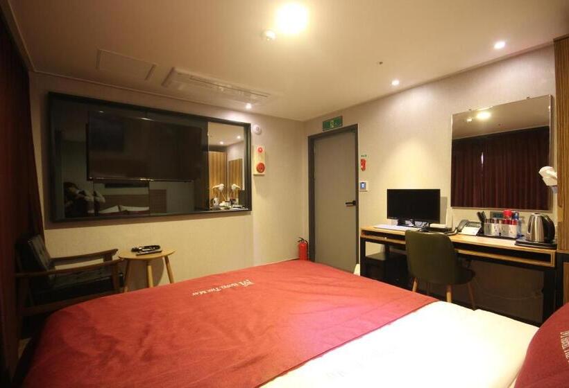 스탠다드 룸, The May