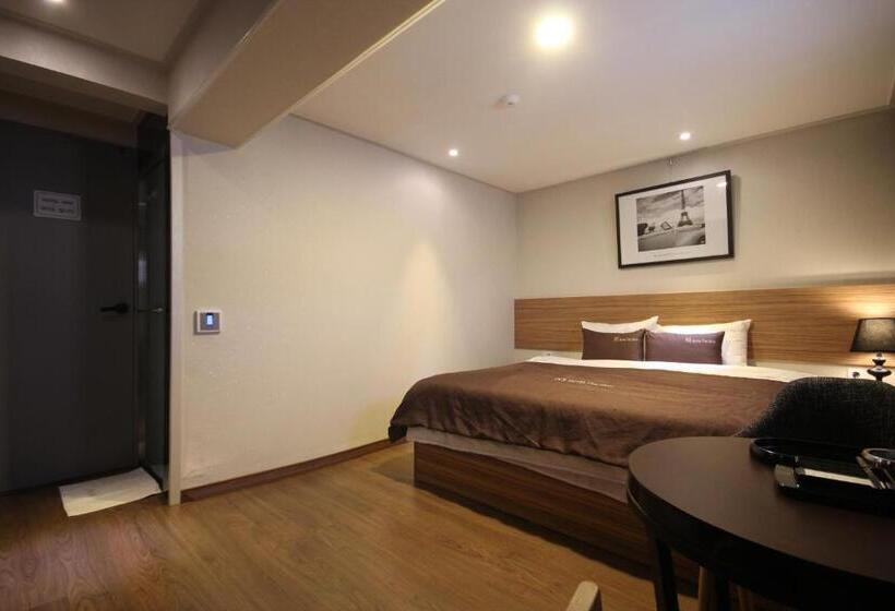 스탠다드 룸, The May