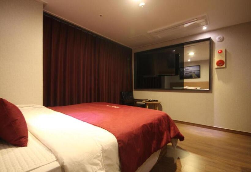 스탠다드 룸, The May