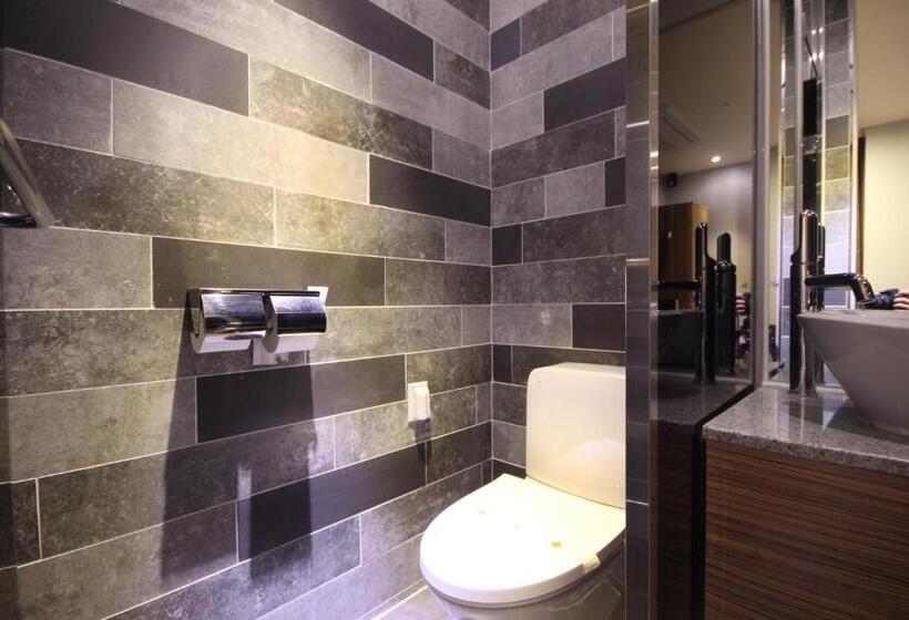 스탠다드 룸, The May