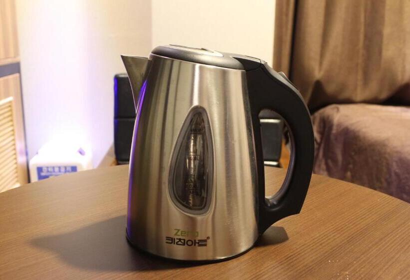 강 전망 스위트, The May