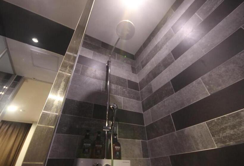 스탠다드 룸, The May