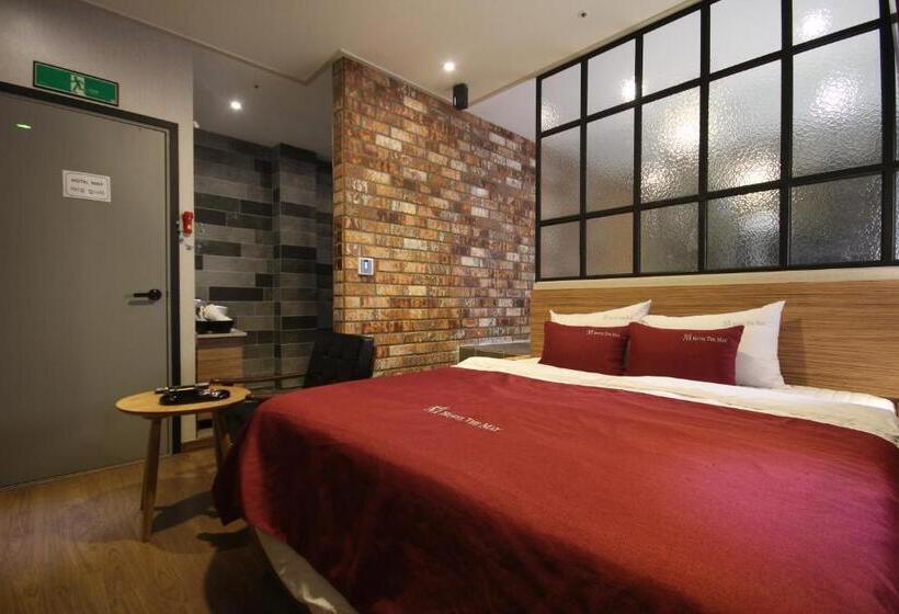 강 전망 스위트, The May