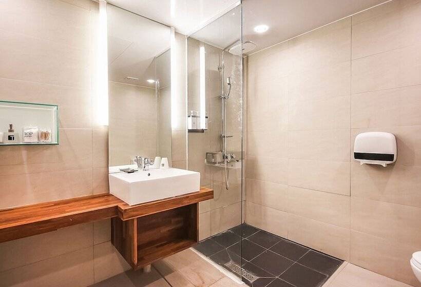 Номер Deluxe, Top Of Daegu Bible