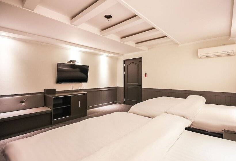 Номер Deluxe, Top Of Daegu Bible