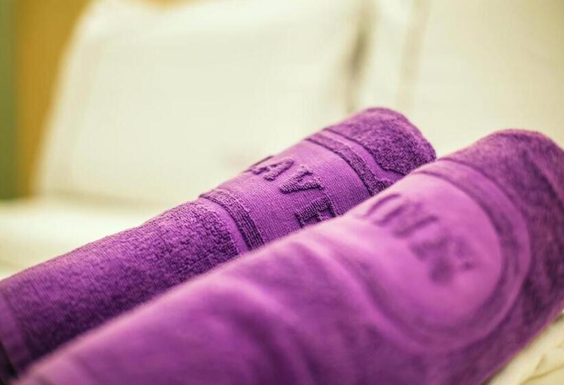 חדר משפחתי דלוקס, Lavender Inn Nusa Bestari