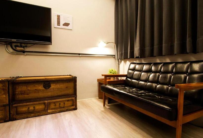 اتاق کلاسیک چهارنفره, Ra Guesthouse