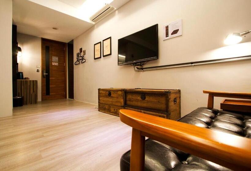 اتاق کلاسیک چهارنفره, Ra Guesthouse