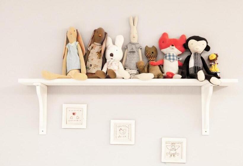 اتاق استاندارد چهار تخته, Ra Guesthouse