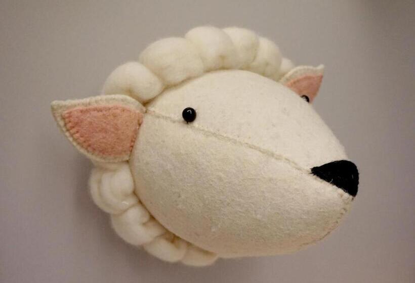 اتاق استاندارد چهار تخته, Ra Guesthouse