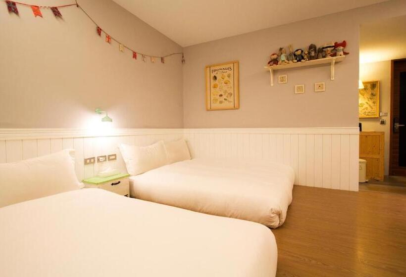 اتاق استاندارد چهار تخته, Ra Guesthouse