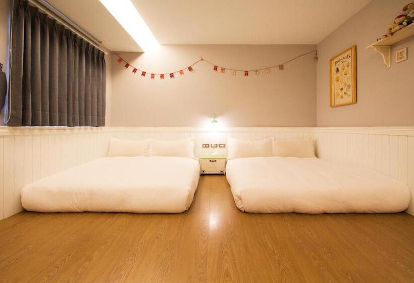 اتاق استاندارد چهار تخته, Ra Guesthouse