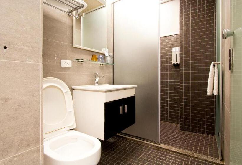 اتاق استاندارد چهار تخته, Ra Guesthouse