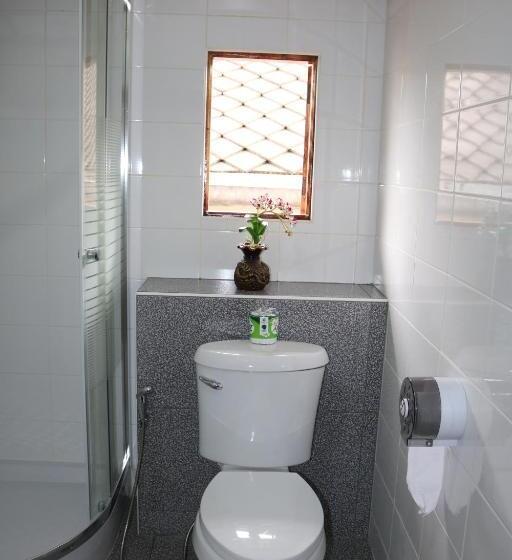 חדר משפחתי, Apple Guesthouse