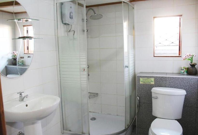 חדר משפחתי, Apple Guesthouse