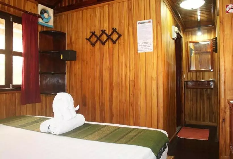 اتاق خانوادگی, Apple Guesthouse